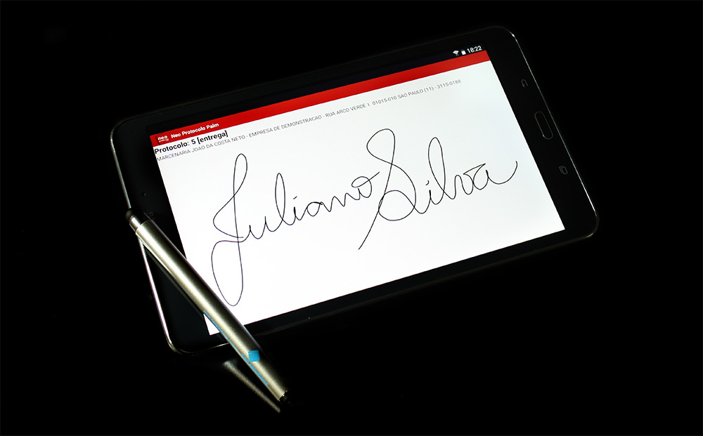 tablet com assinatura na tela